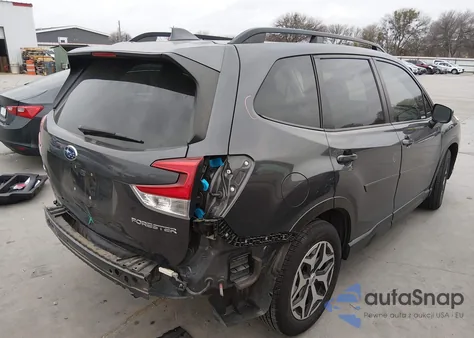 2021 Subaru Forester Premium z USA, uszkodzony, nr VIN JF2SKAFC2MH465950